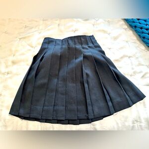 Black pleated mini skirt